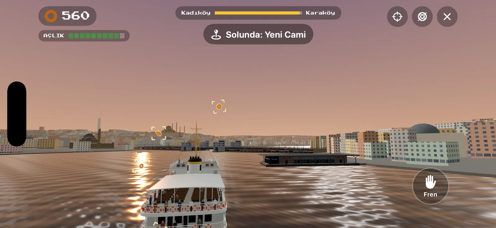 Altın saatte Haliç ağzı: Galata Köprüsü, Karaköy İskelesi ve karşıda Tarihi Yarımada; rehberde “Solunda: Yeni Cami”.